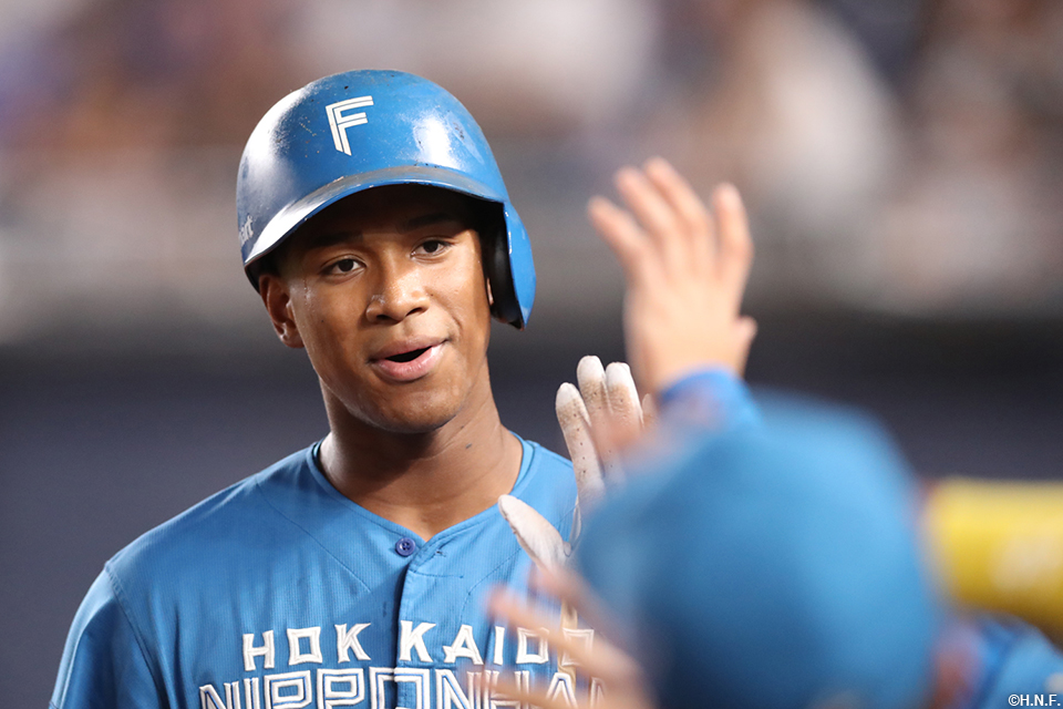 9回表、同点の本塁打を放った万波選手