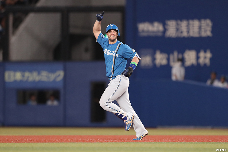 9回表、勝ち越しの本塁打を放ったマルティネス選手01