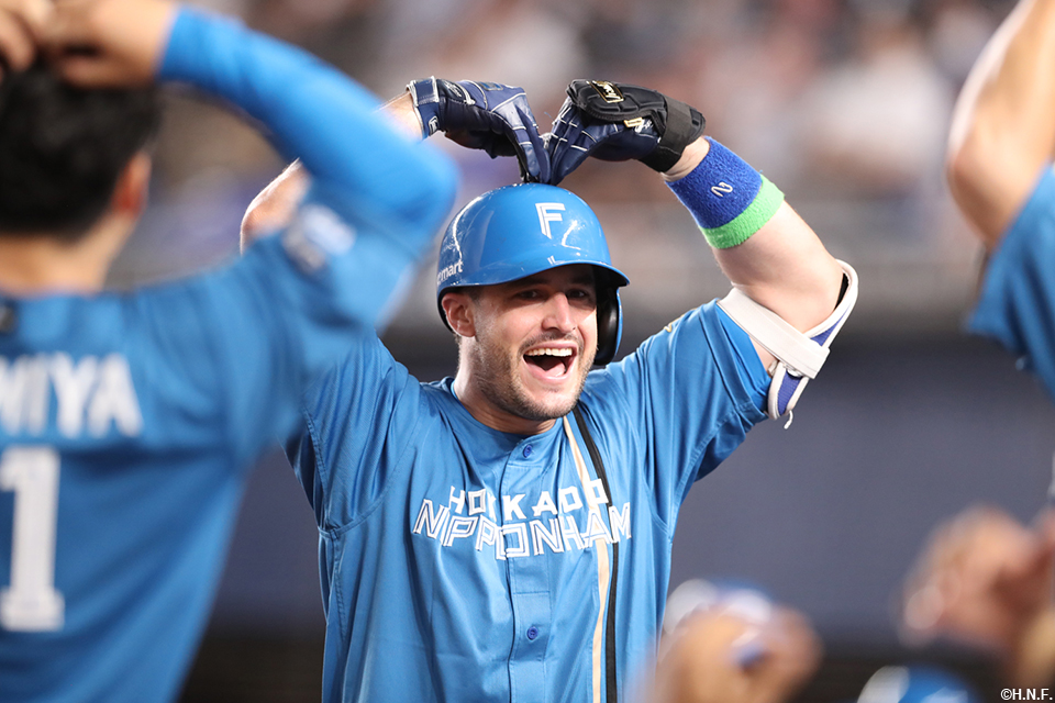 9回表、勝ち越しの本塁打を放ったマルティネス選手02