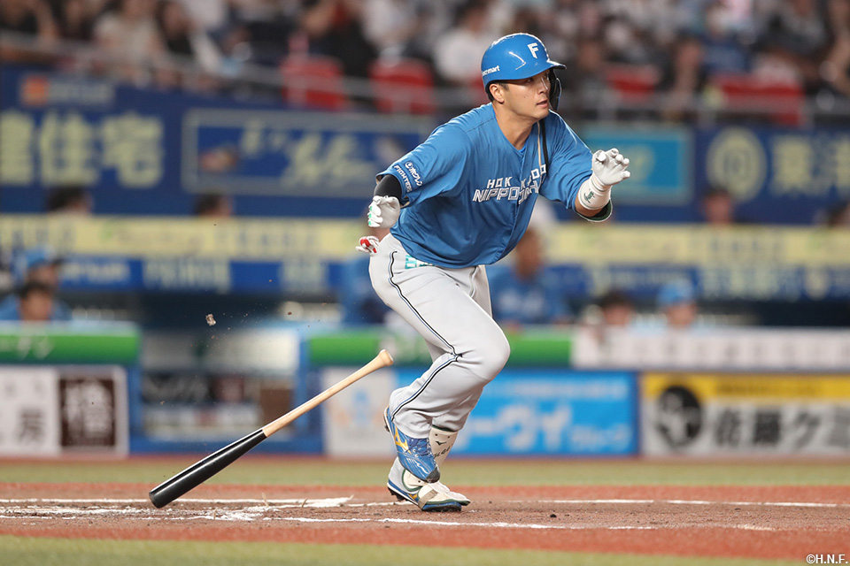 7回表、代打で適時打を放つ郡司選手