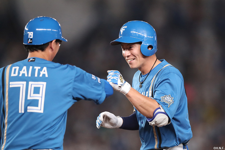 7回表、内野安打を放った松本剛選手