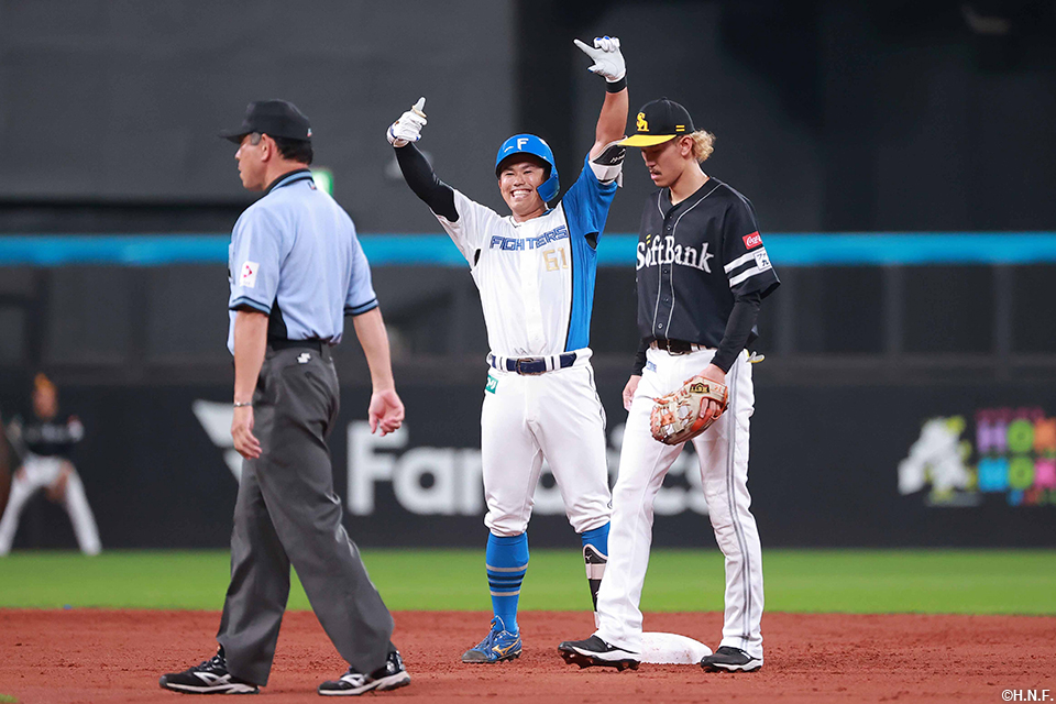 2回裏、二塁打を放つ今川選手02