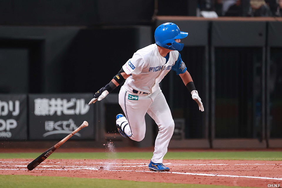 3回裏、適時打を放つ上川畑選手