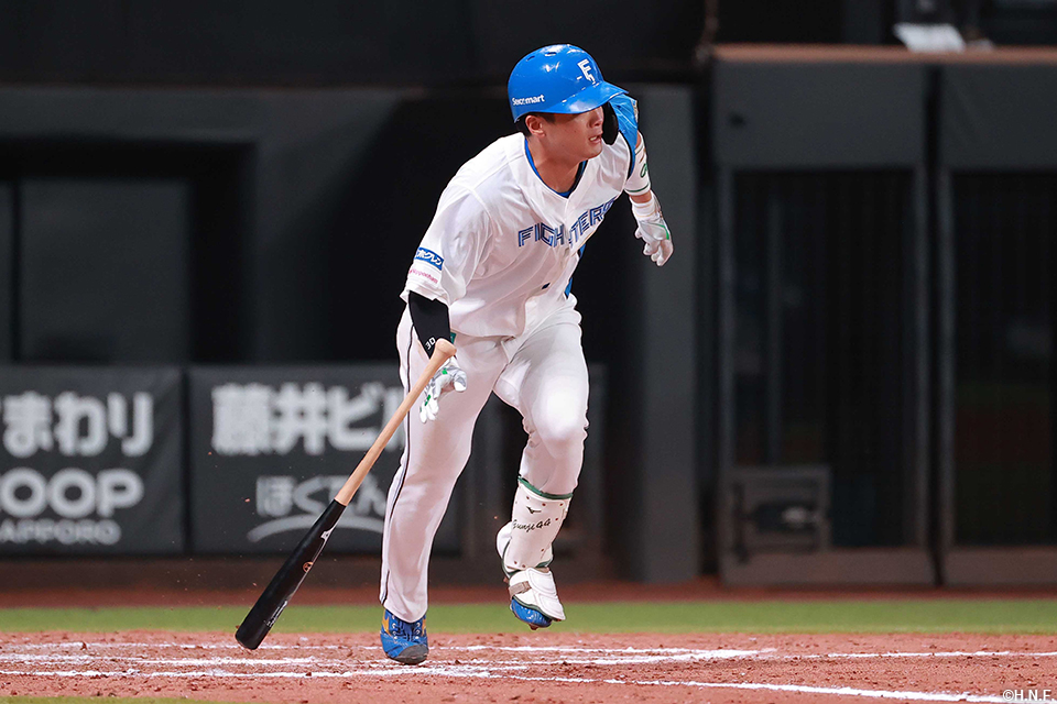 7回裏、同点適時打を放つ郡司選手01