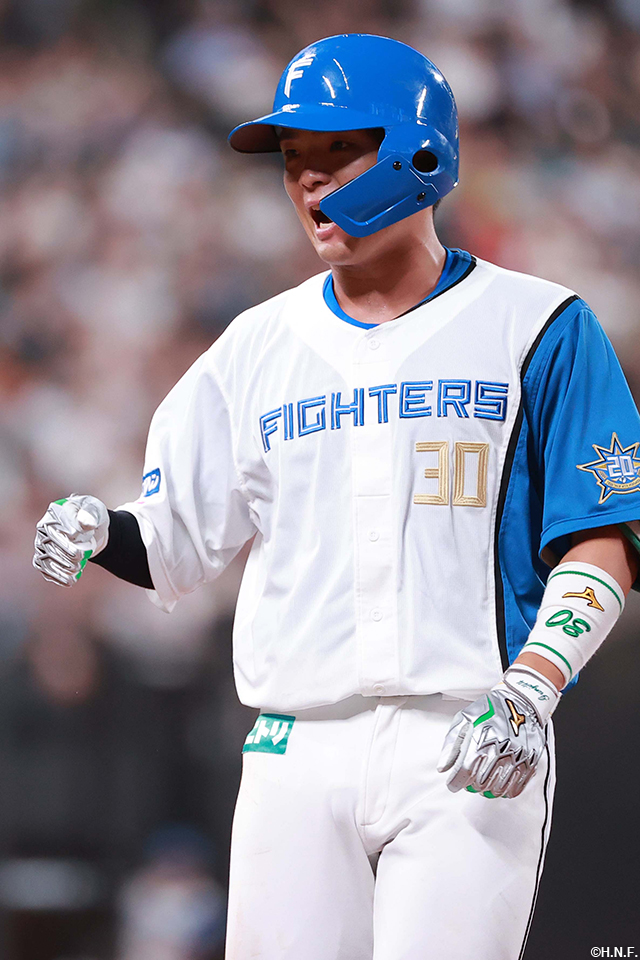 7回裏、同点適時打を放つ郡司選手03