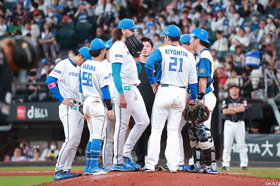 5回表、ピンチを迎えたポンセ投手