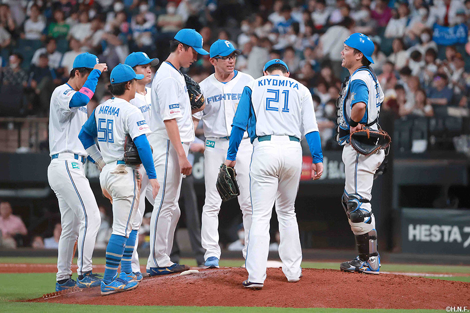 8回表、ピンチを迎えた石川直投手