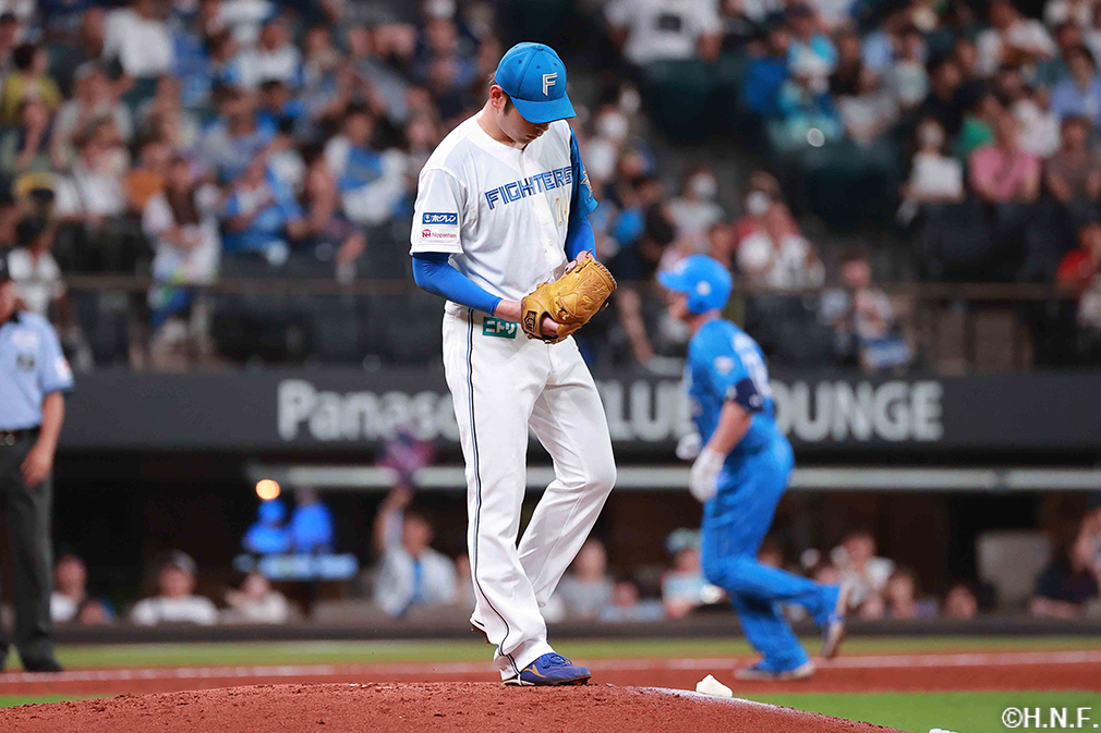 3回表、被弾した加藤貴投手