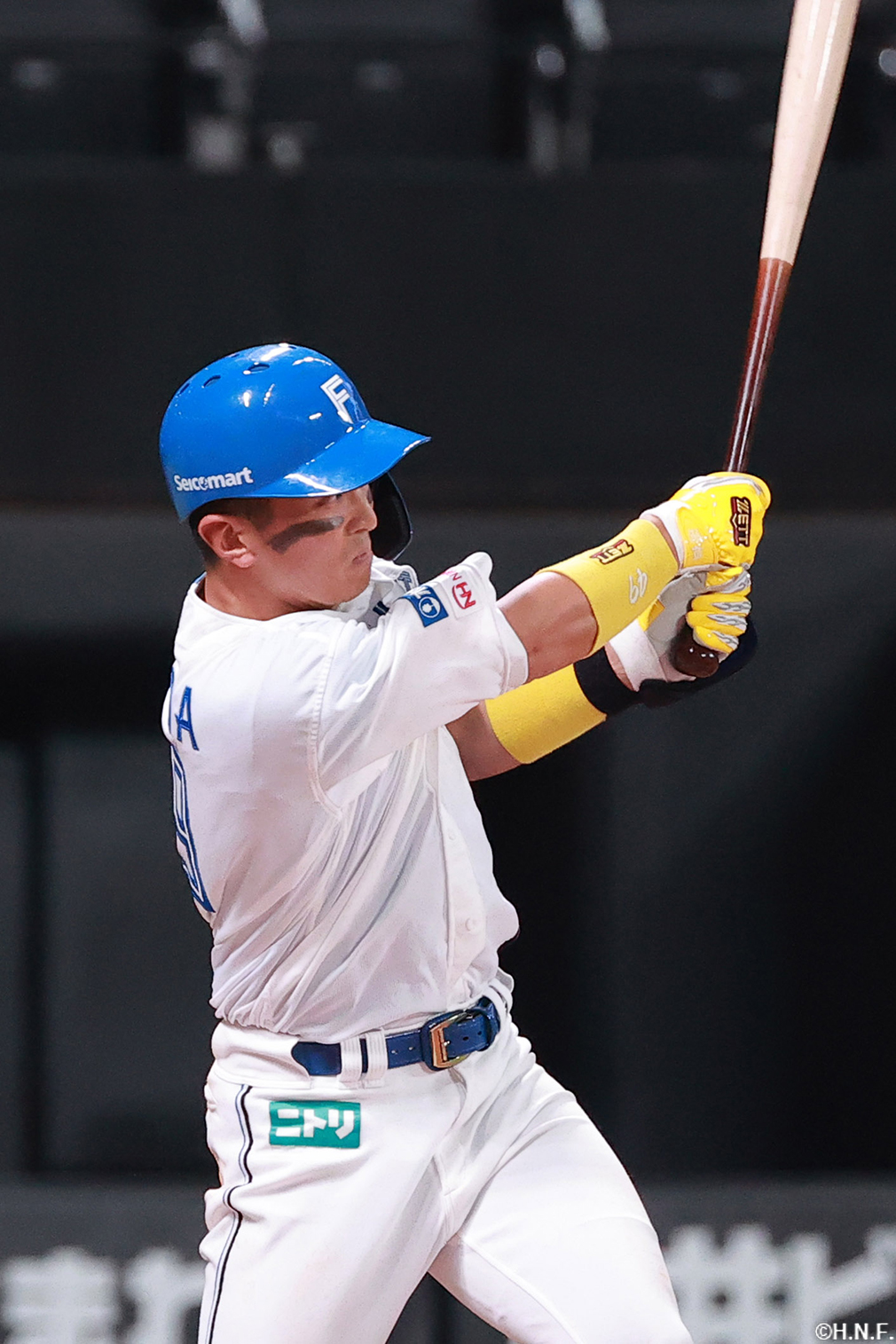 3回裏、レフトへヒットを放つ山田選手01