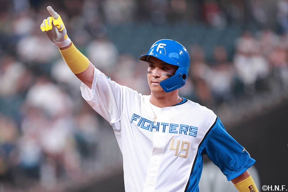 3回裏、レフトへヒットを放つ山田選手03
