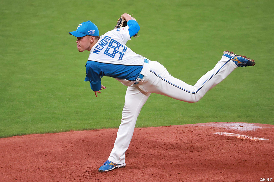 先発の根本投手03