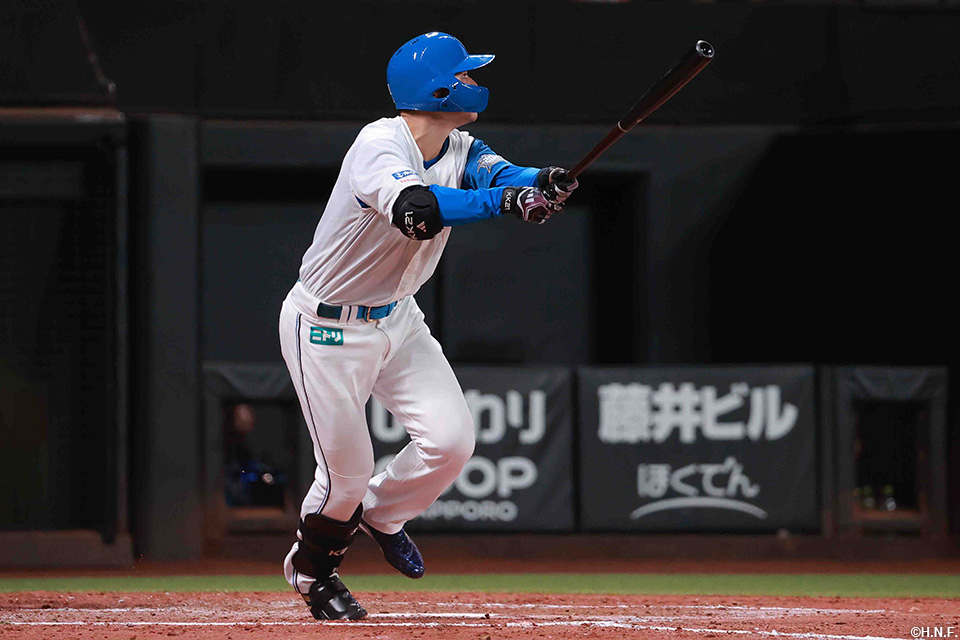 5回裏、勝ち越しの犠牲フライを放つ清宮選手