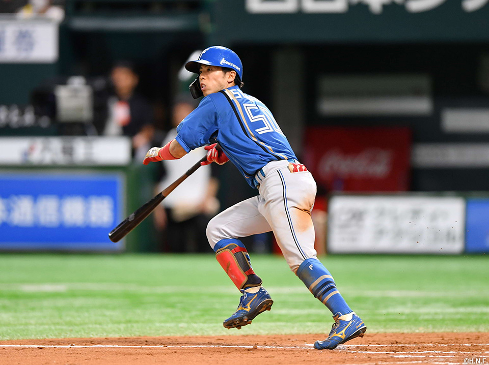 7回表、レフトへヒットを放つ五十幡選手