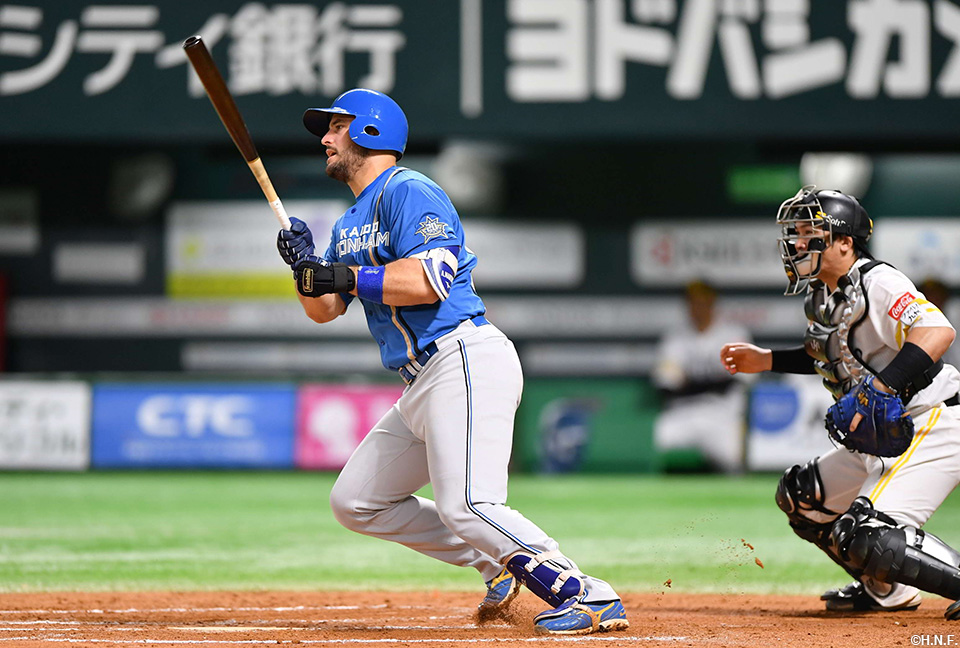 7回表、ショートゴロの間に同点となる打点をあげるマルティネス選手