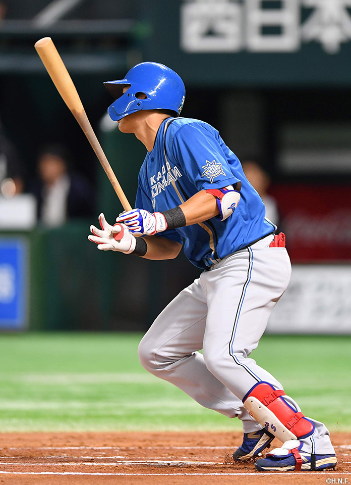 05_2回表、センターへヒットを放つ野村選手