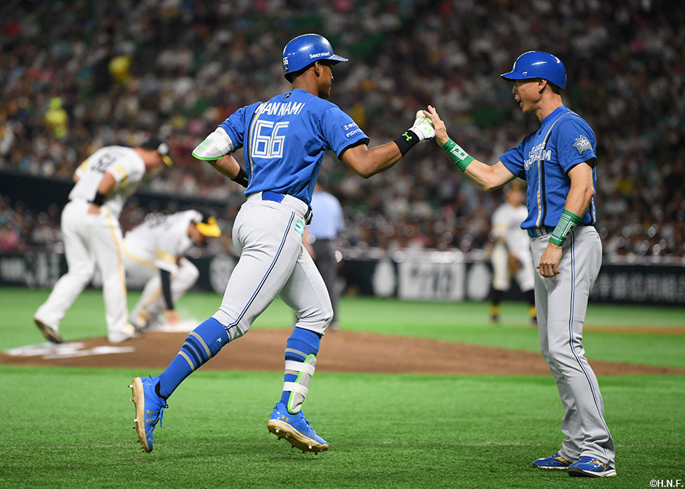 4回、先制の2ランホームランを放つ万波選手02