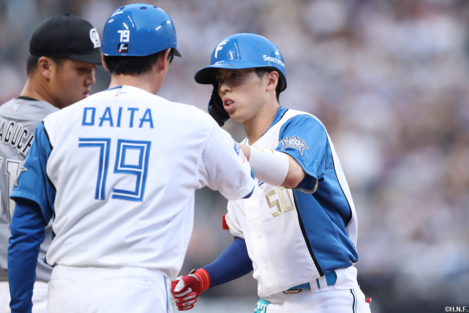 1回裏、ライトへヒットを放った五十幡選手