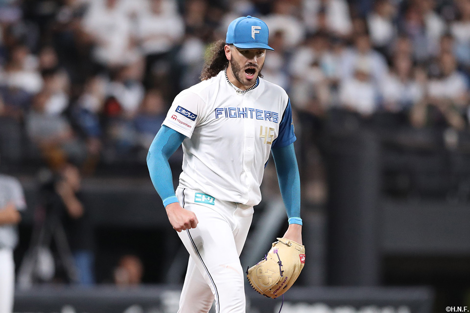 1回表、先頭打者を抑えたポンセ投手