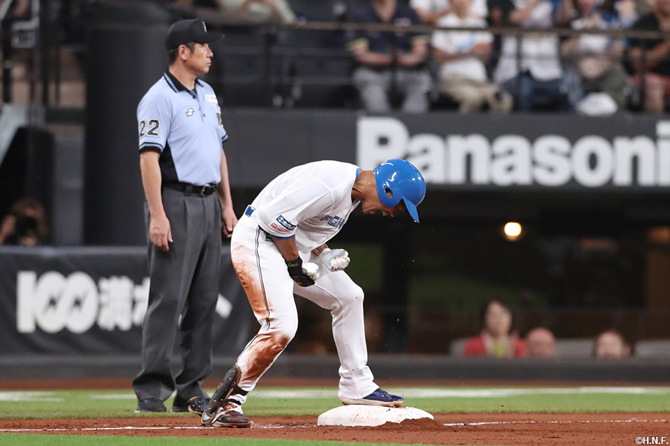 2回裏、レフトへ2点適時三塁打を放つ王選手02