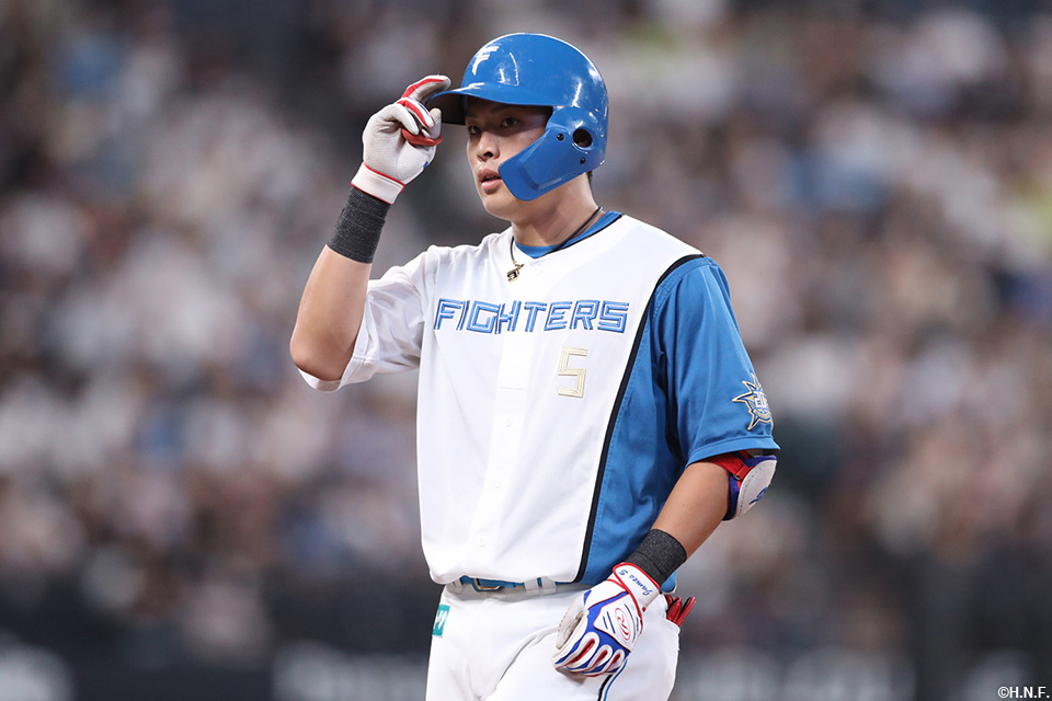 2回裏、レフトへヒットを放つ野村選手