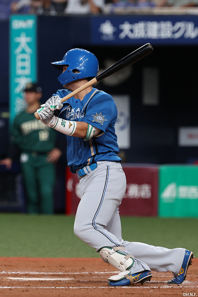 12回表、代打でヒットを放つ郡司選手