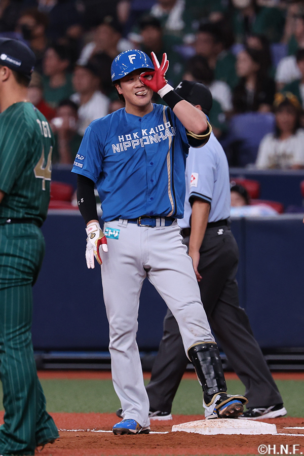 5回表、ライトへヒットを放った伏見選手