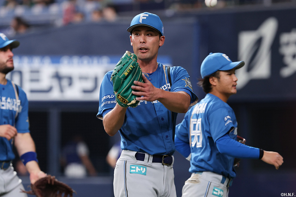 7回裏を抑えた上原投手