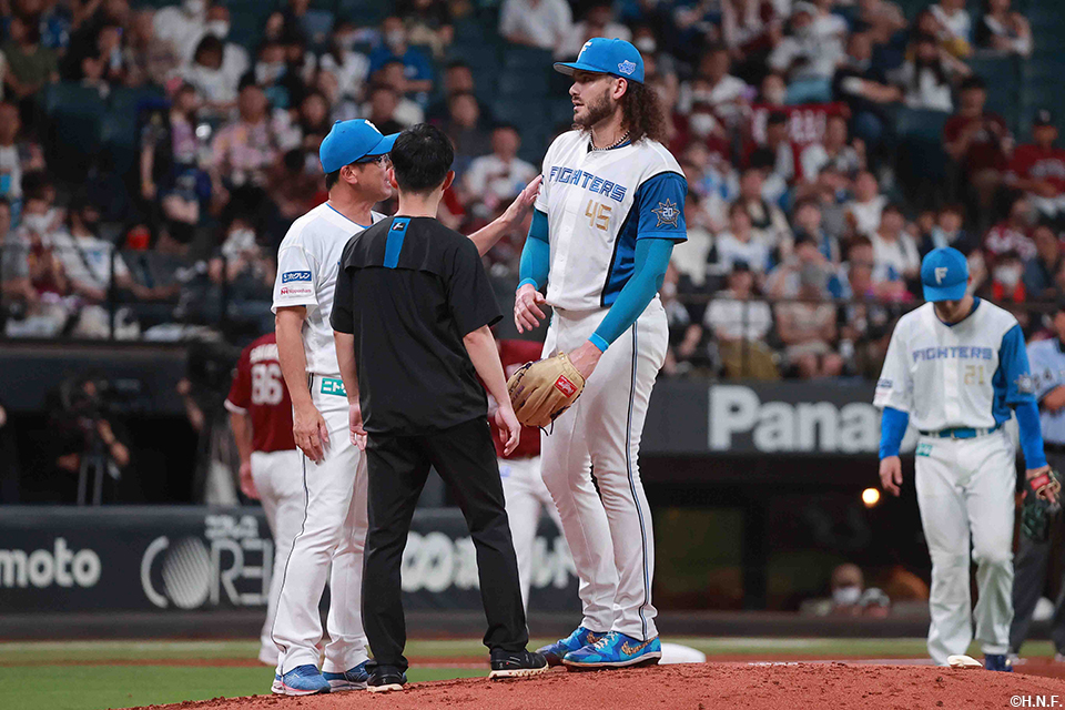 先発のポンセ投手02