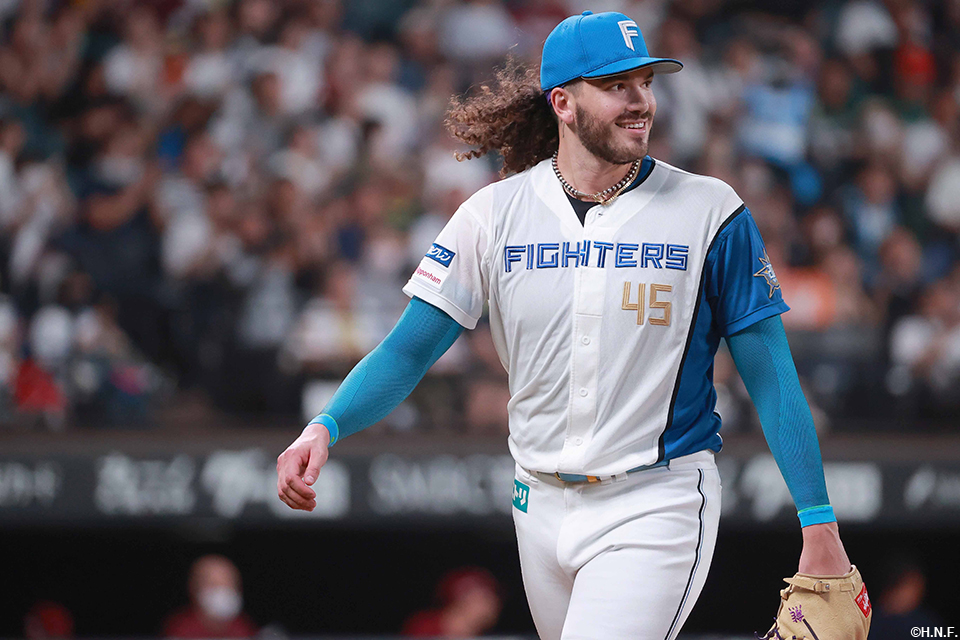 5回表を抑えたポンセ投手01