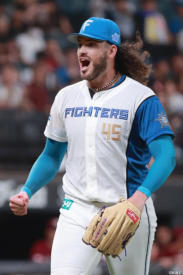 5回表を抑えたポンセ投手02