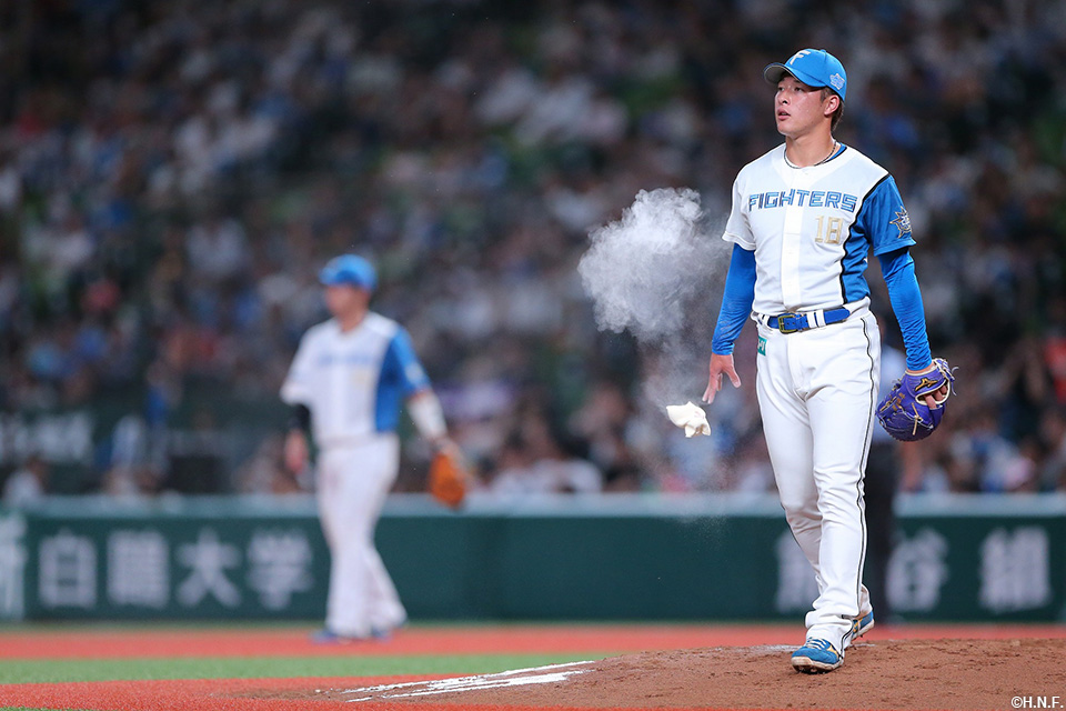 8回、三番手の吉田投手01