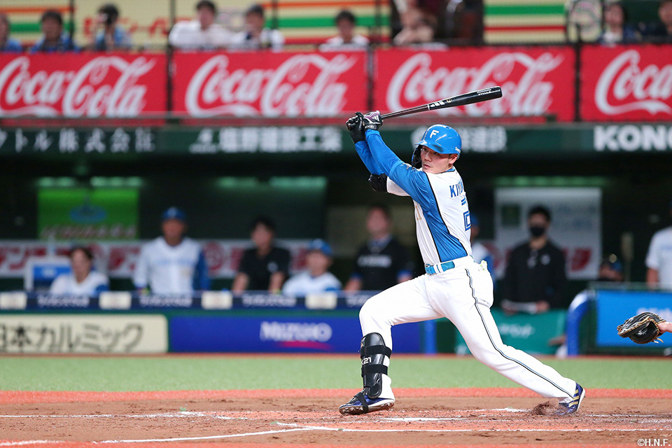 2回表、2点適時二塁打を放つ清宮選手