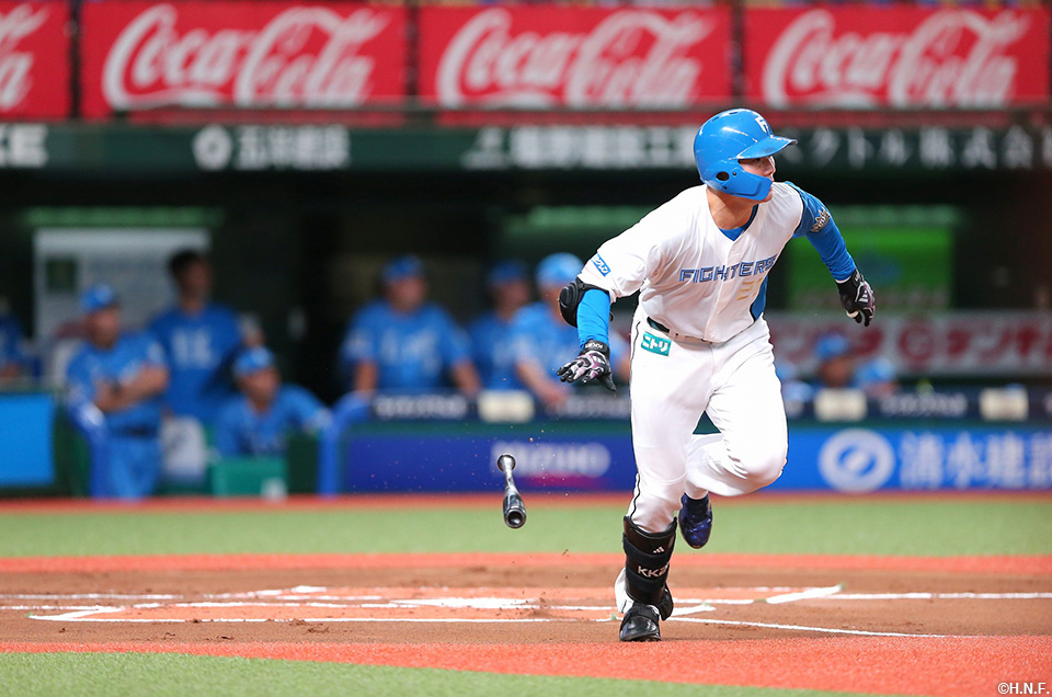 1回表、先制本塁打を放つ清宮選手01