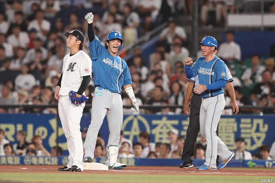 7回表、ライトへ勝ち越しの適時打を放った郡司選手