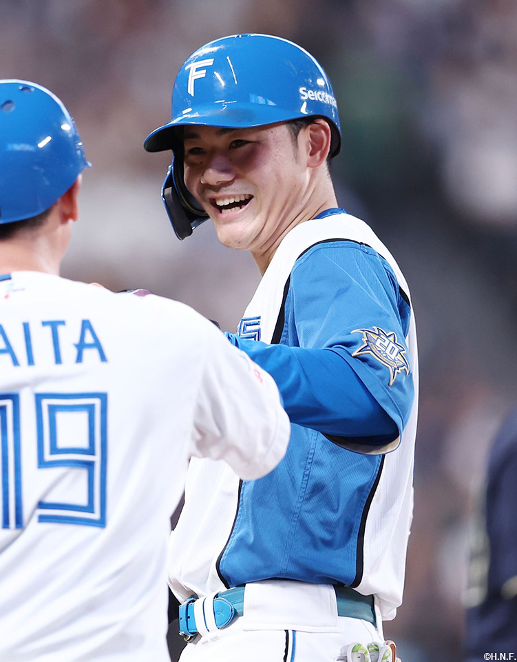 3回裏、ライトへ適時打を放つ清宮選手02