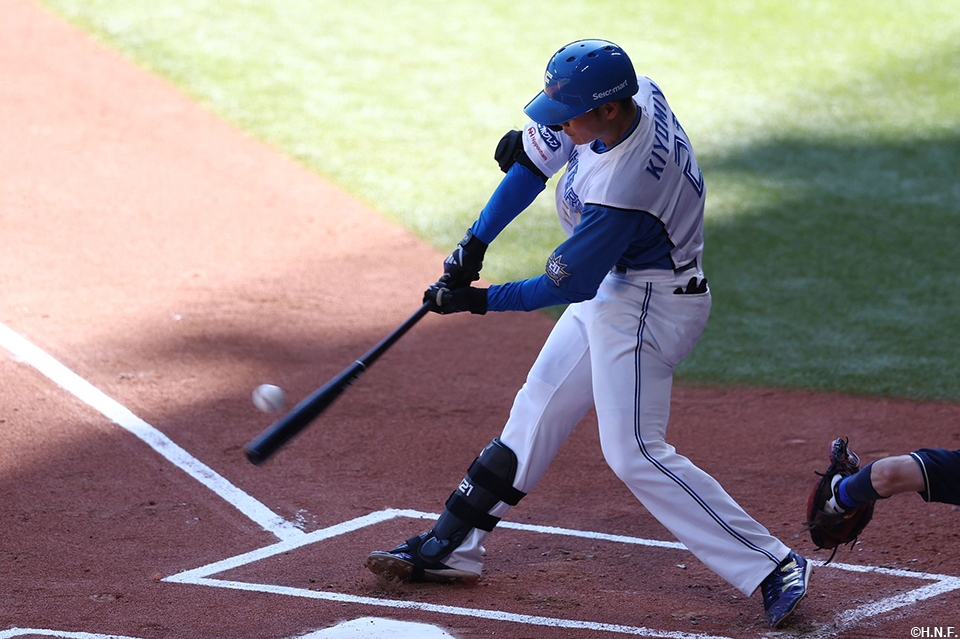 1回裏、二塁打を放つ清宮選手