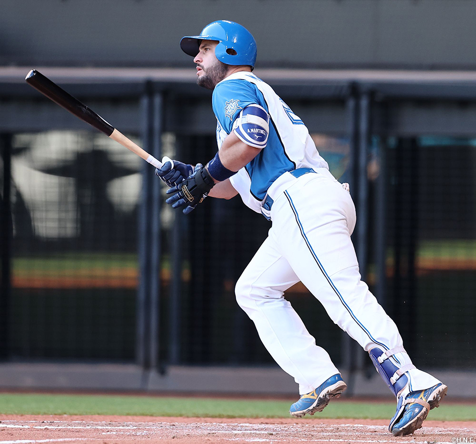 7回裏、適時打を放つマルティネス選手