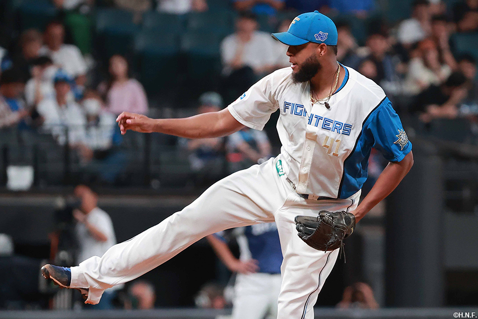 9回、四番手のロドリゲス投手