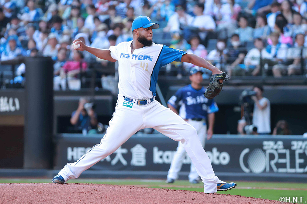 4回、三番手のロドリゲス投手