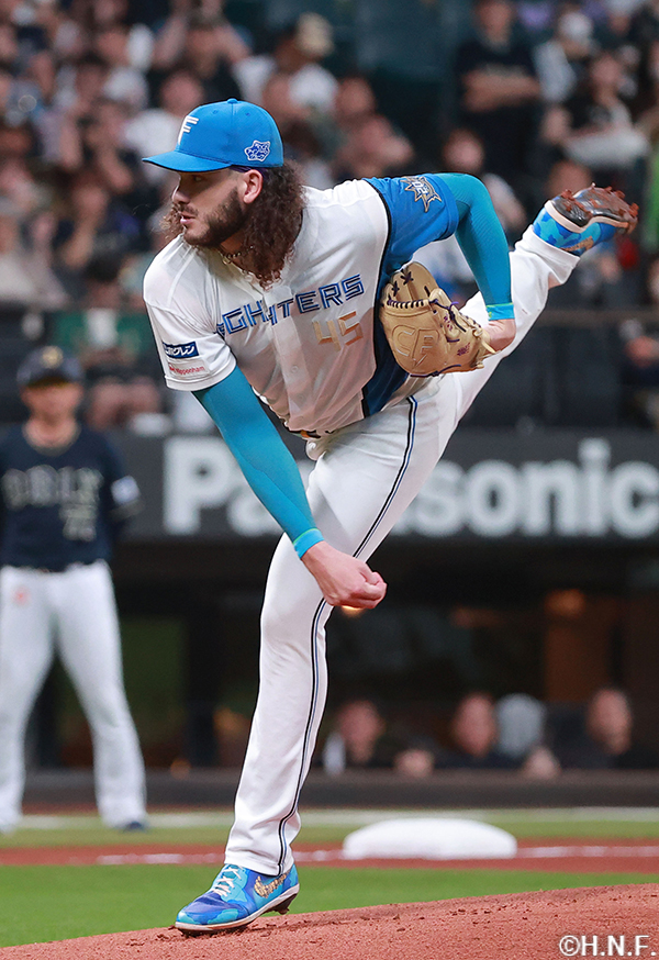 先発のポンセ投手01