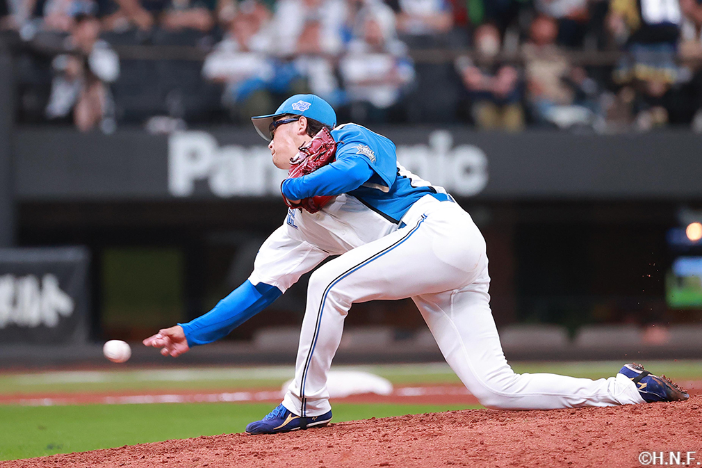 8回、四番手の鈴木投手