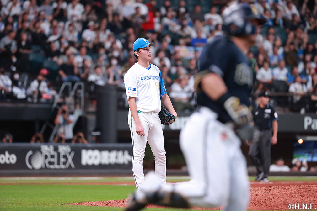 9回表、3ランをあびた石川投手