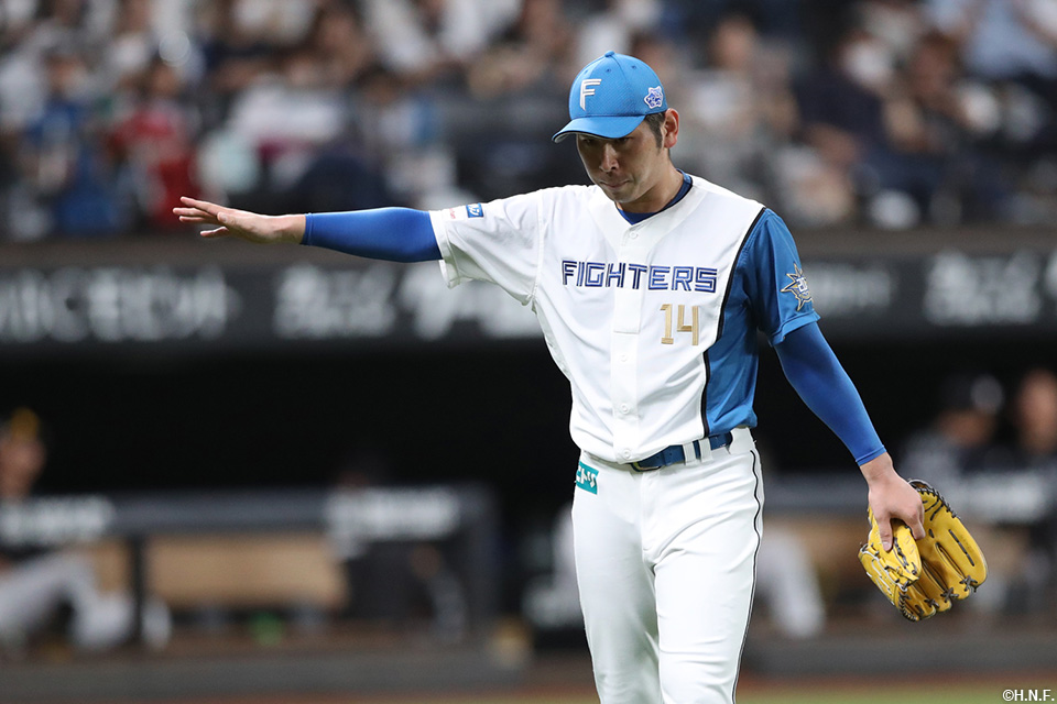 3回表のピンチを切り抜けた加藤貴投手