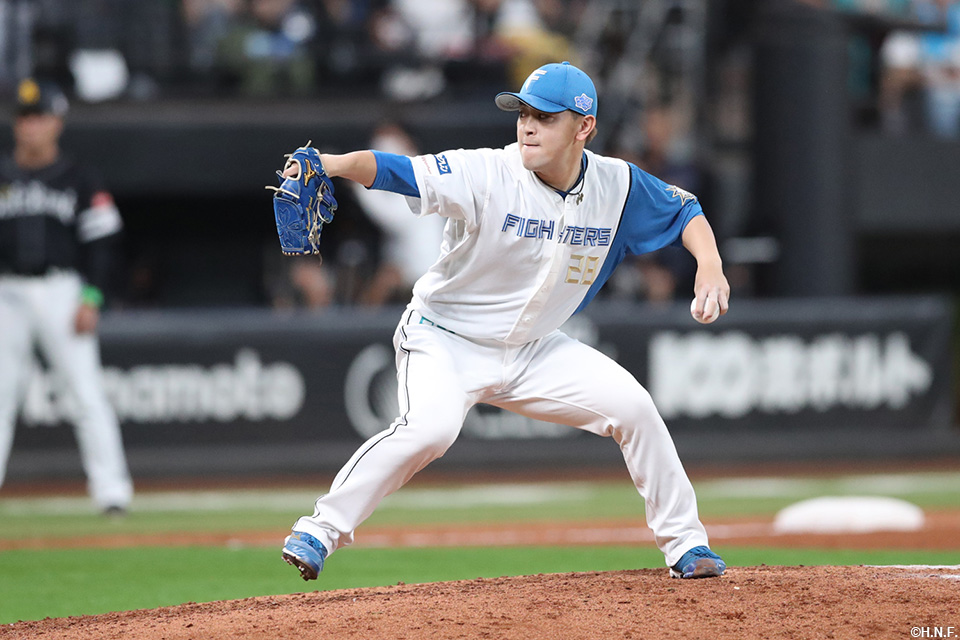 9回、三番手の河野投手