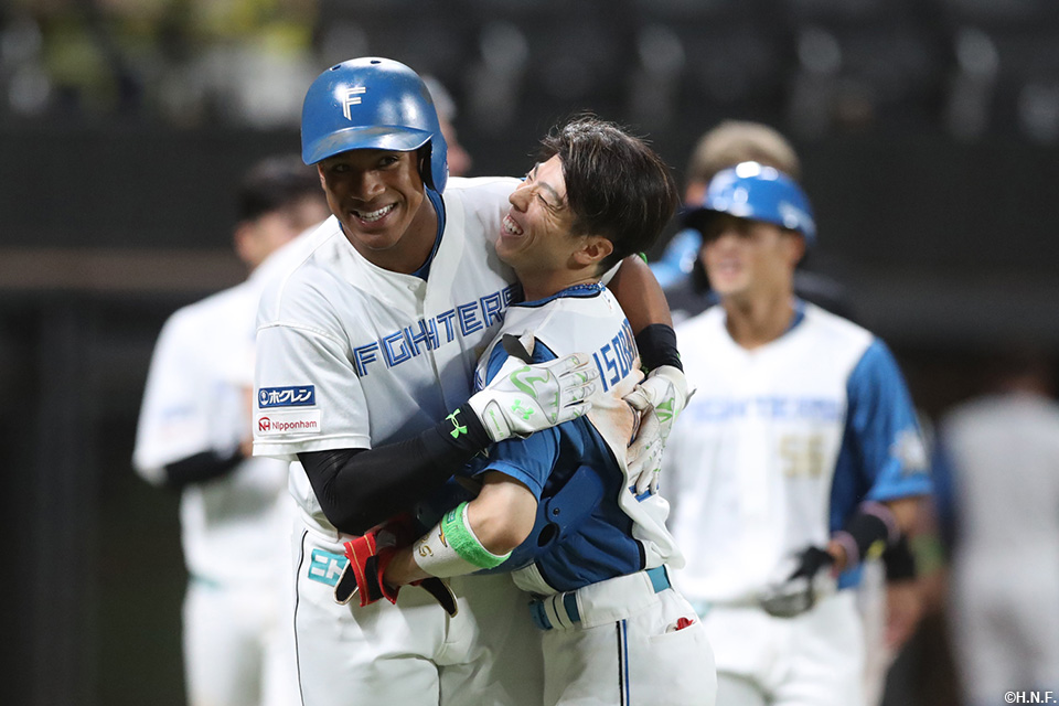 9回裏、サヨナラ2ランを放った万波選手02