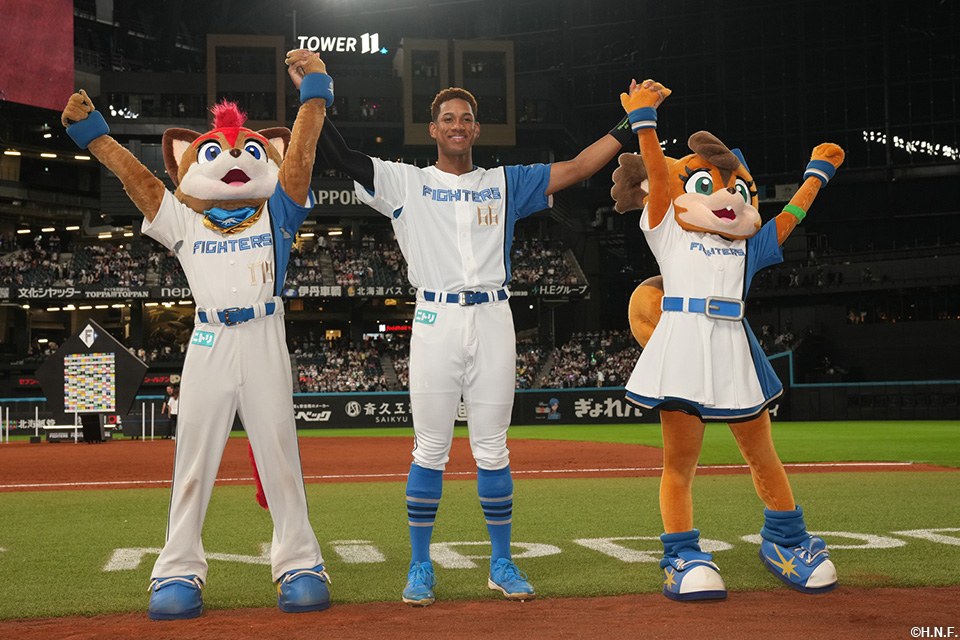 ヒーローの万波選手01