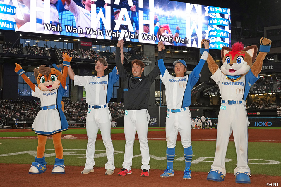 ヒーローの松本剛選手、根本投手、奈良間選手01