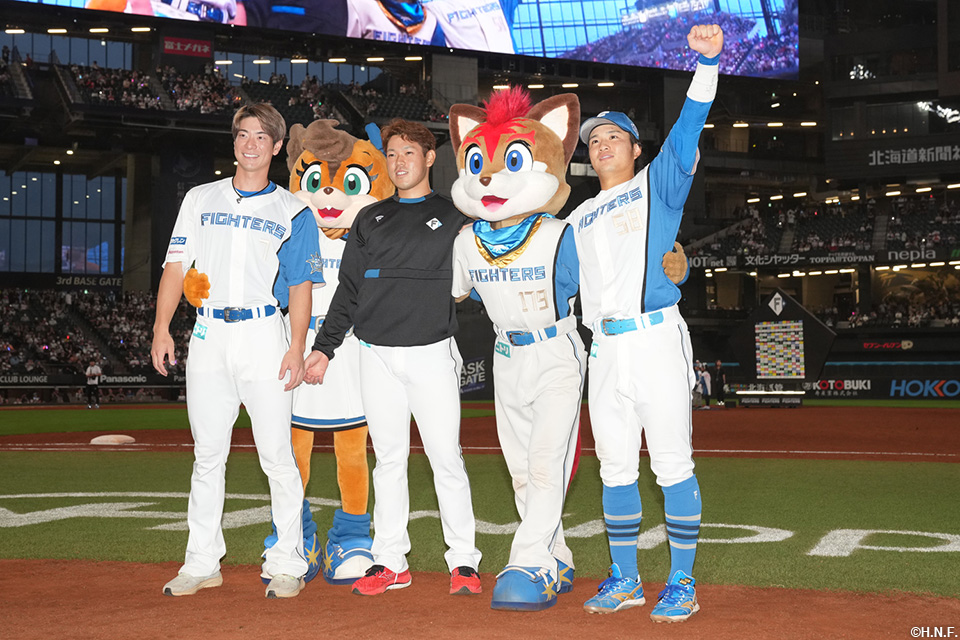 ヒーローの松本剛選手、根本投手、奈良間選手02