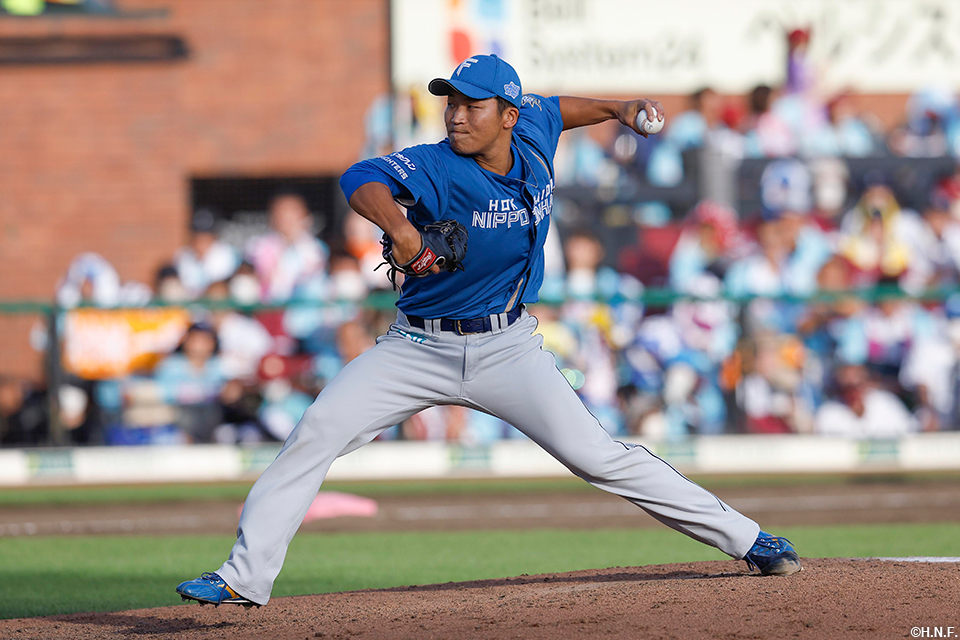 7回、三番手の長谷川投手