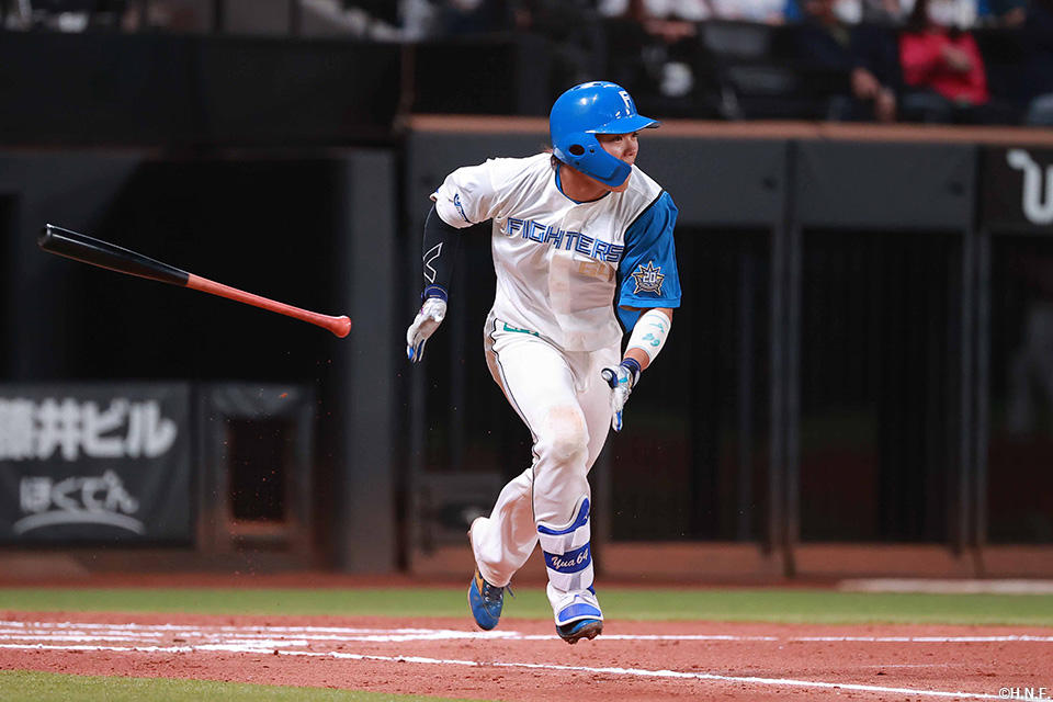 6回裏、プロ初本塁打を放つ田宮選手02